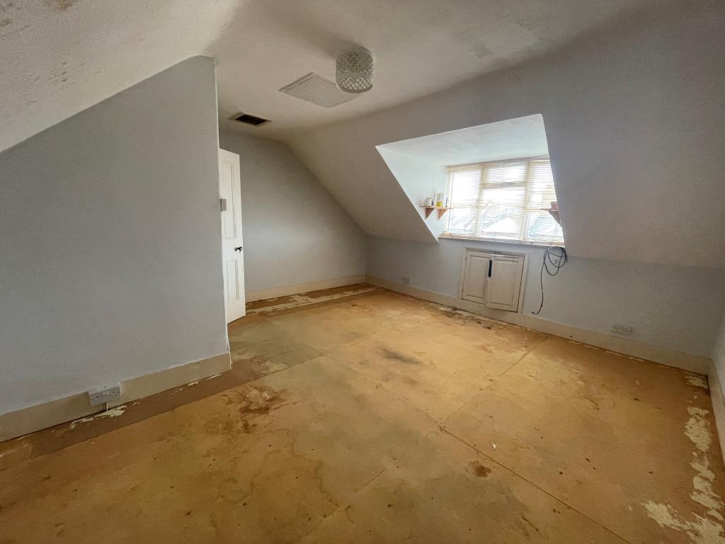 Lot: 47 - FOUR-BEDROOM HOUSE FOR IMPROVEMENT - Top floor bedroom with dormer window